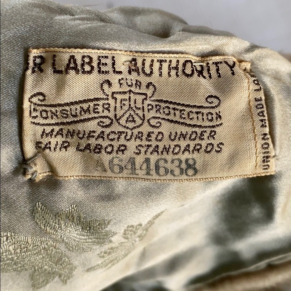 Fur label authority A644638 woman’s cape - Picture 10 of 12